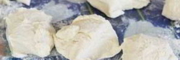 дрожжевое тесто на сковороде