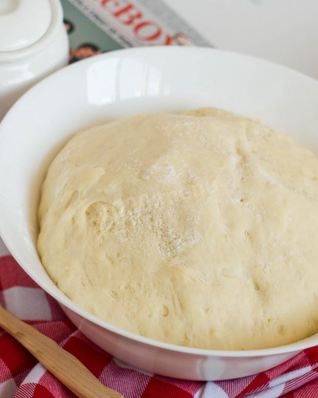 Тесто на булочки на сухих дрожжах