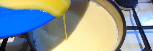 блинный торт с заварным кремом и ягодами