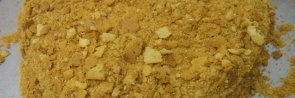 домашний медовик с карамельным кремом и малиновой прослойкой