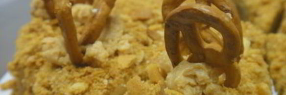 домашний медовик с карамельным кремом и малиновой прослойкой