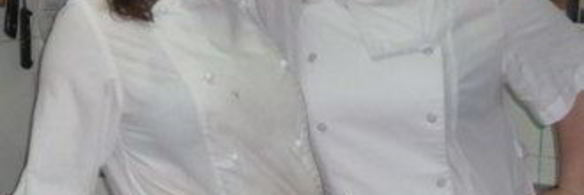 домашний медовик с карамельным кремом и малиновой прослойкой