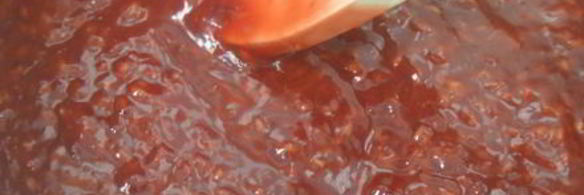 домашний медовик с карамельным кремом и малиновой прослойкой