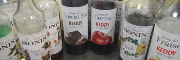 домашний медовик с карамельным кремом и малиновой прослойкой