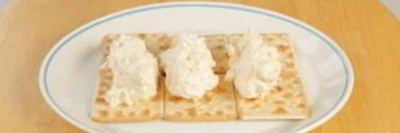 лучший закусочный торт из крекеров и рыбной консервы