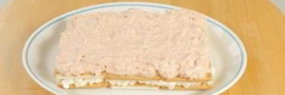лучший закусочный торт из крекеров и рыбной консервы