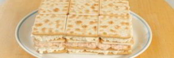 лучший закусочный торт из крекеров и рыбной консервы