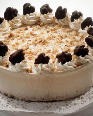 Медовик с орехами и черносливом