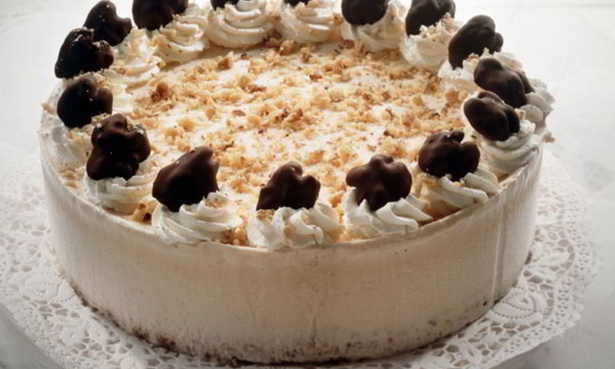 Рецепт медовика с орехами и черносливом