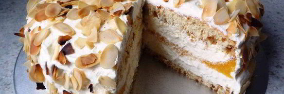 новогодний персиковый торт с просекко и елочкой из сливок и карамболы