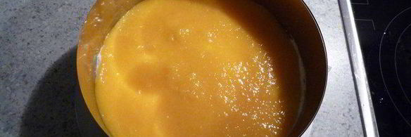 новогодний персиковый торт с просекко и елочкой из сливок и карамболы