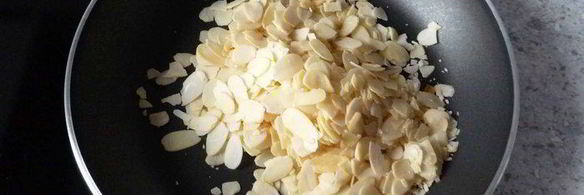 новогодний персиковый торт с просекко и елочкой из сливок и карамболы