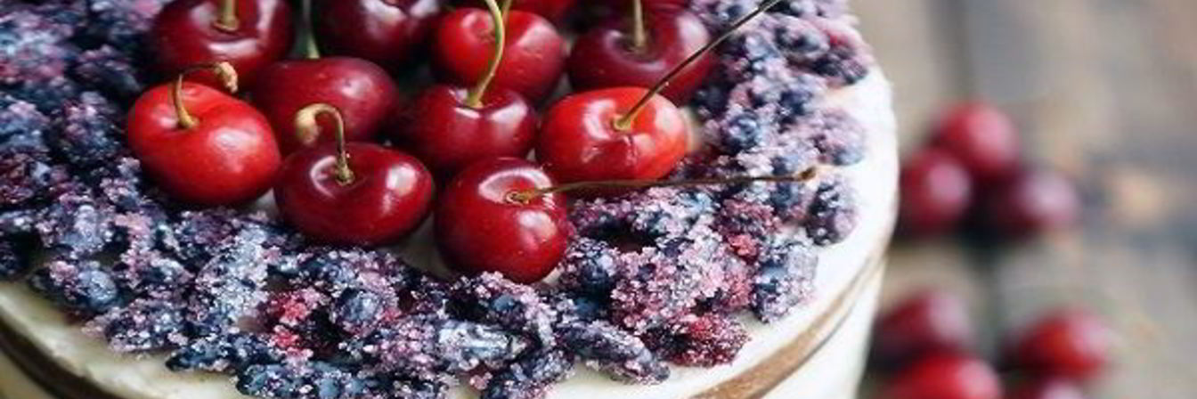 Открытый торт с ягодами