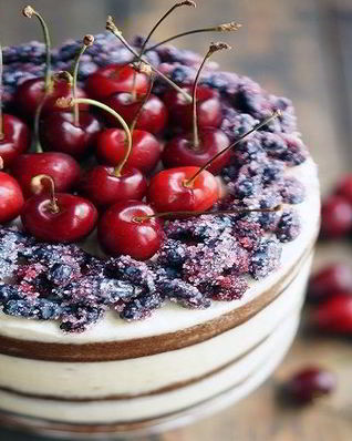 Открытый торт с ягодами