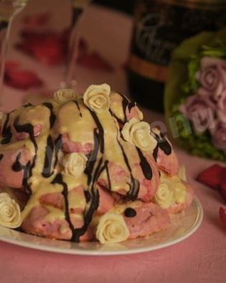 Розовый торт