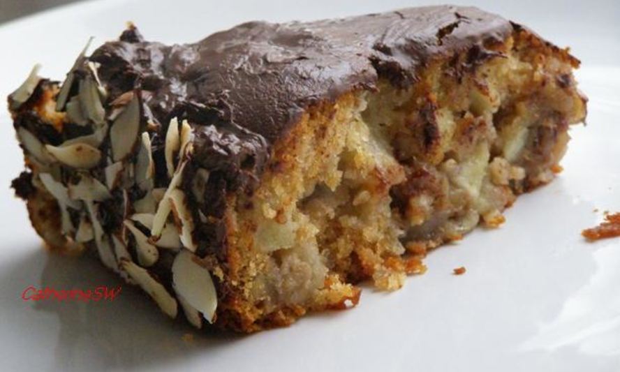 Рецепт шоколадна-медового торт с яблоками