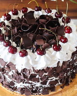Шоколадно-вишневый торт