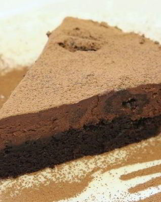 Шоколадный торт с черносливом