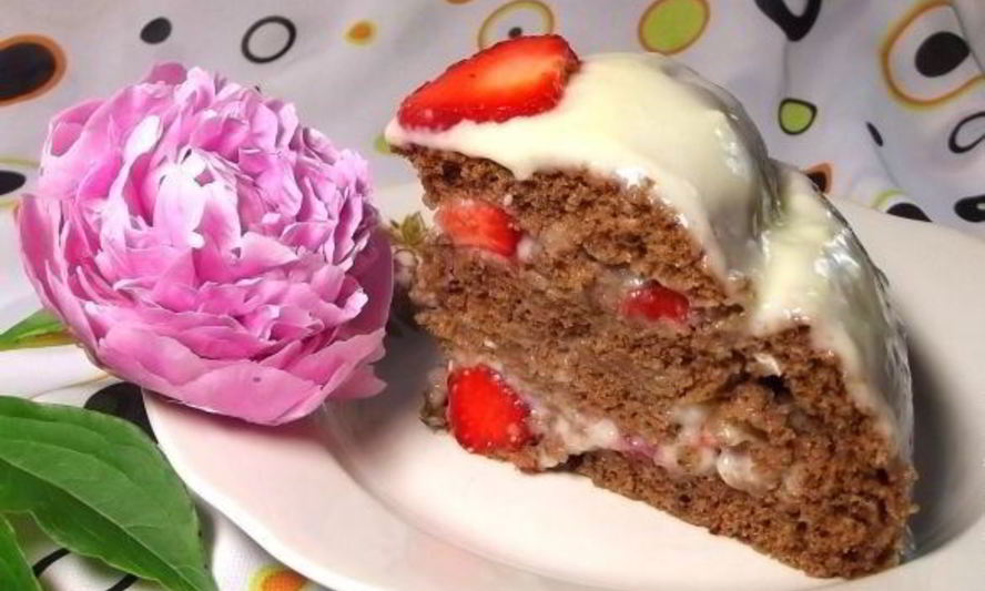 Рецепт шоколадного торта с клубникой