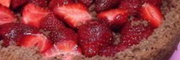 шоколадный торт с клубникой