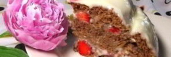 шоколадный торт с клубникой