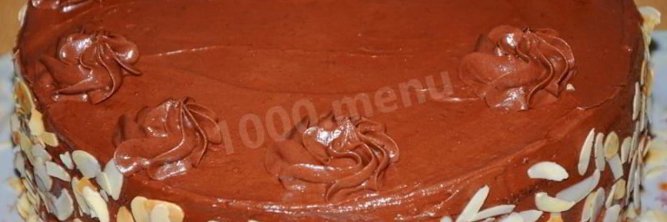 Шоколадный торт с вишней