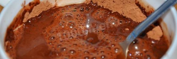 шоколадный торт с вишней