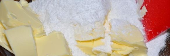 шоколадный торт с вишней