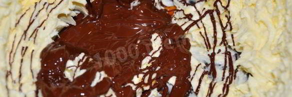 шоколадный торт с вишней