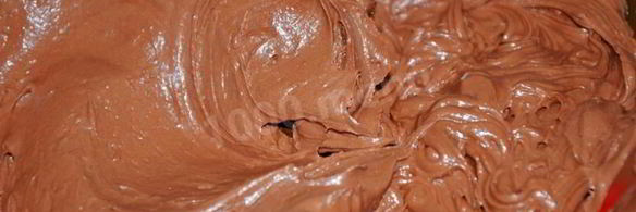 шоколадный торт с вишней