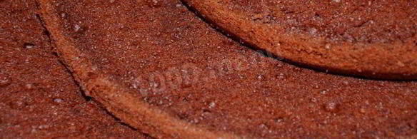 шоколадный торт с вишней