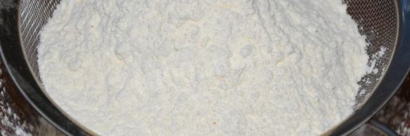 шоколадный торт с вишней