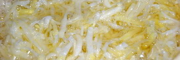 слоеный картофельный торт с солеными грибами