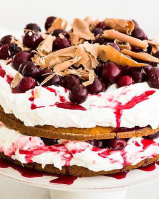 Сметанный торт с вишней