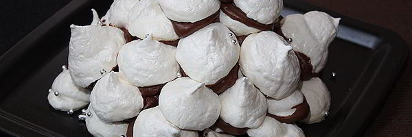 Торт из безе с шоколадным кремом