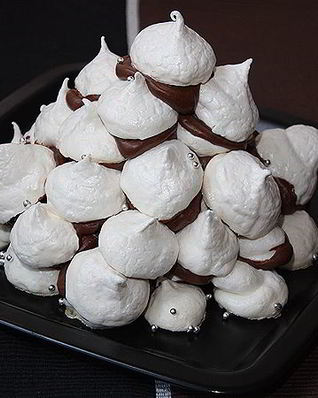 Торт из безе с шоколадным кремом