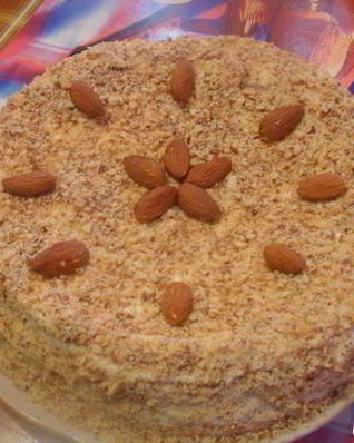 Торт из бисквитных коржей с лимонным кремом