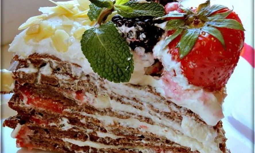 Рецепт торта из панкейков с клубникой