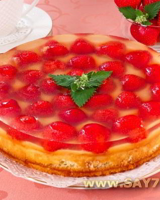 Торт с клубникой, сырным кремом и желе