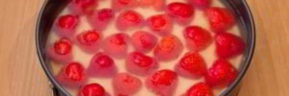 торт с клубникой, сырным кремом и желе