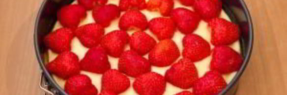 торт с клубникой, сырным кремом и желе