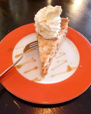 Весенний торт с ревенем