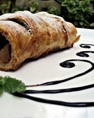 Яблочный рулет