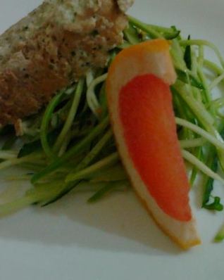 Икорная запеканка с салатом из молодого кабачка с огурцом