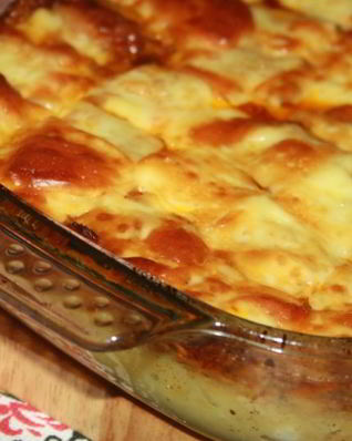 Картофельная запеканка с говяжьим фаршем, пекинской капустой, кабачками и сыром сулугуни