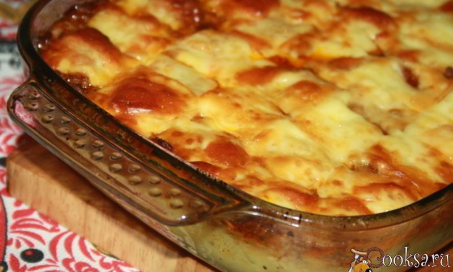 Рецепт картофельной запеканки с говяжьим фаршем, пекинской капустой, кабачками и сыром сулугуни