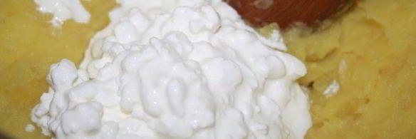 картофельная запеканка с говяжьим фаршем, пекинской капустой, кабачками и сыром сулугуни