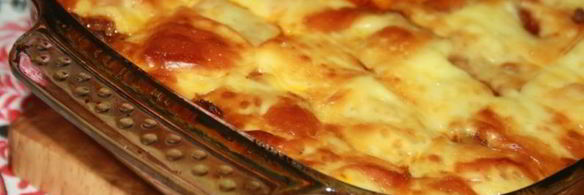 картофельная запеканка с говяжьим фаршем, пекинской капустой, кабачками и сыром сулугуни