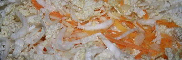 картофельная запеканка с говяжьим фаршем, пекинской капустой, кабачками и сыром сулугуни