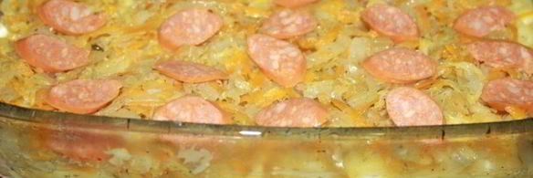 картофельная запеканка с говяжьим фаршем, пекинской капустой, кабачками и сыром сулугуни